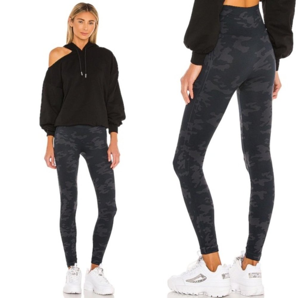 Spanx Look At Me Now Camo Leggings Medium
